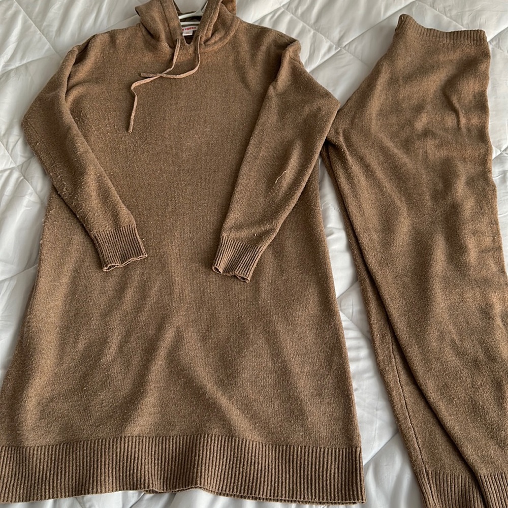 Cooed sets tan colour in knot perfect for fall winter